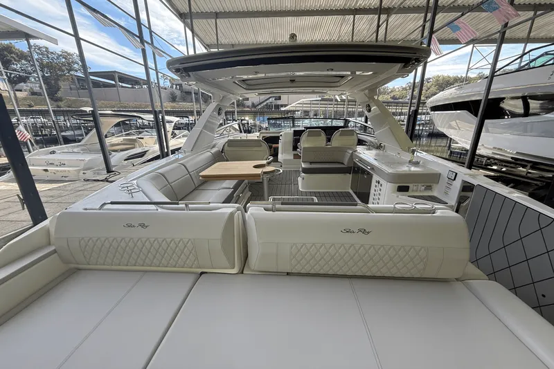 Slide: The Image of Sea Ray SLX 400 2026 - 12