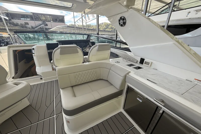 Slide: The Image of Sea Ray SLX 400 2026 - 20