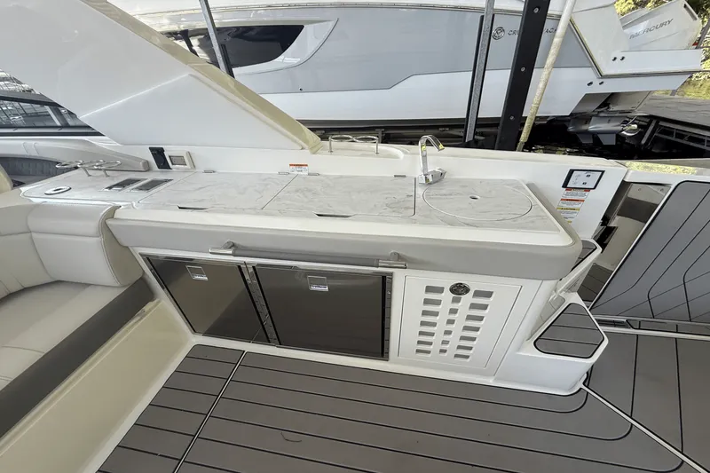 Slide: The Image of Sea Ray SLX 400 2026 - 21