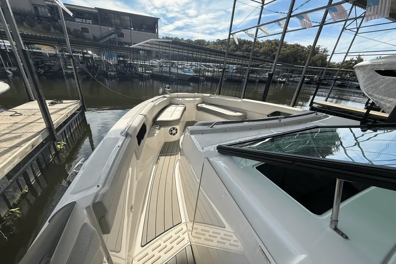 Slide: The Image of Sea Ray SLX 400 2026 - 26