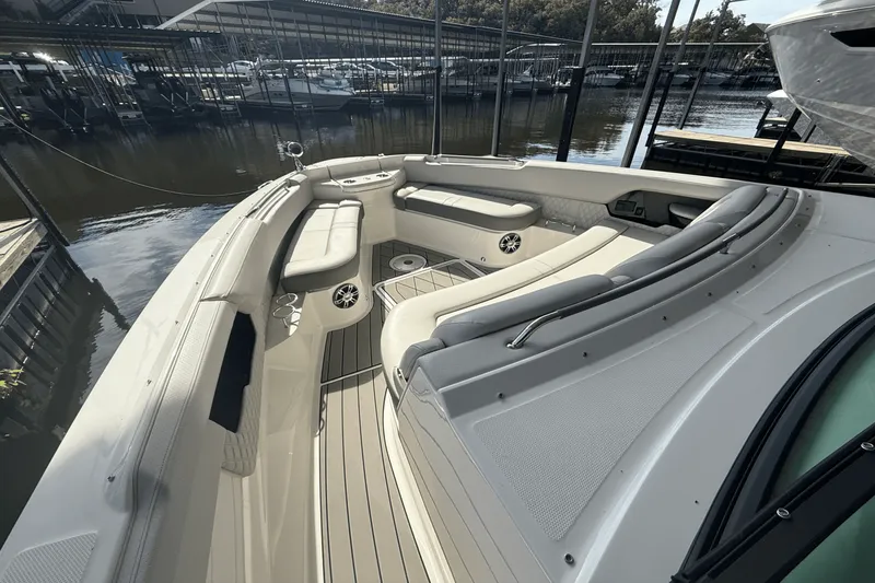 Slide: The Image of Sea Ray SLX 400 2026 - 27