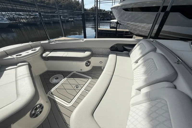 Slide: The Image of Sea Ray SLX 400 2026 - 28