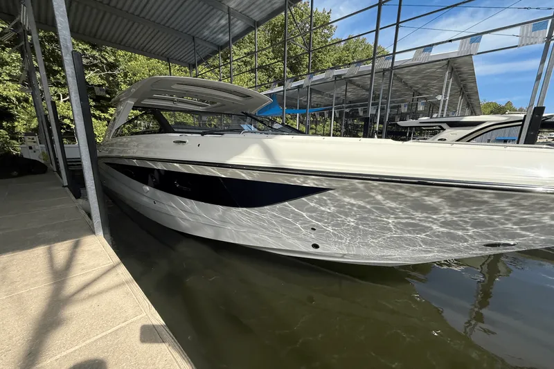 Slide: The Image of Sea Ray SLX 400 2026 - 3