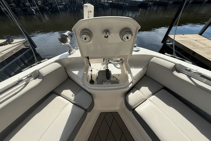 Slide: The Image of Sea Ray SLX 400 2026 - 31