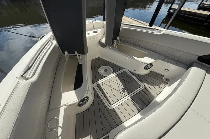 Slide: The Image of Sea Ray SLX 400 2026 - 32