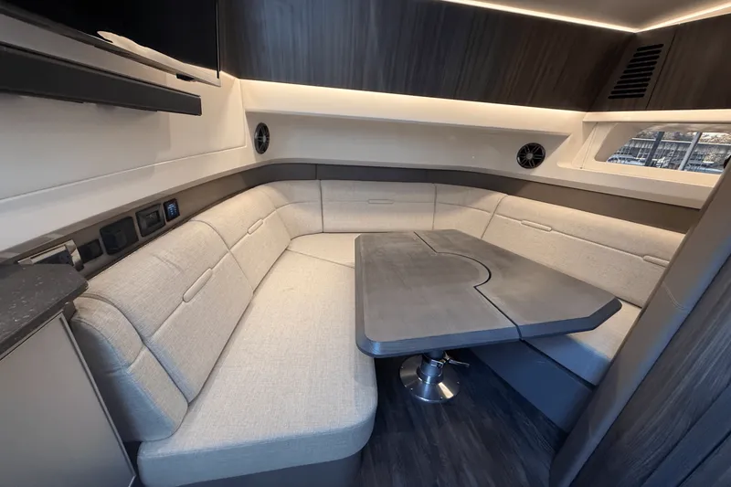 Slide: The Image of Sea Ray SLX 400 2026 - 36