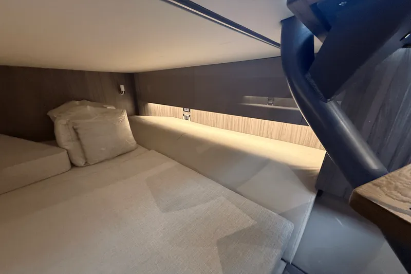 Slide: The Image of Sea Ray SLX 400 2026 - 41