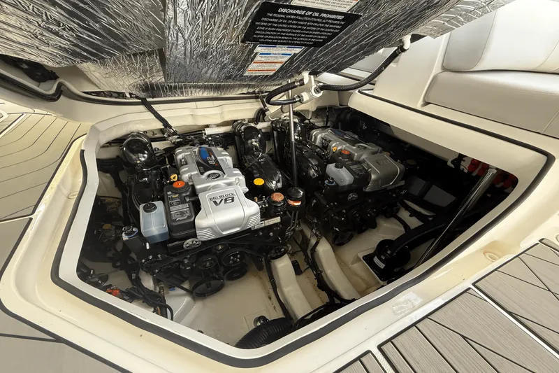 Slide: The Image of Sea Ray SLX 400 2026 - 45