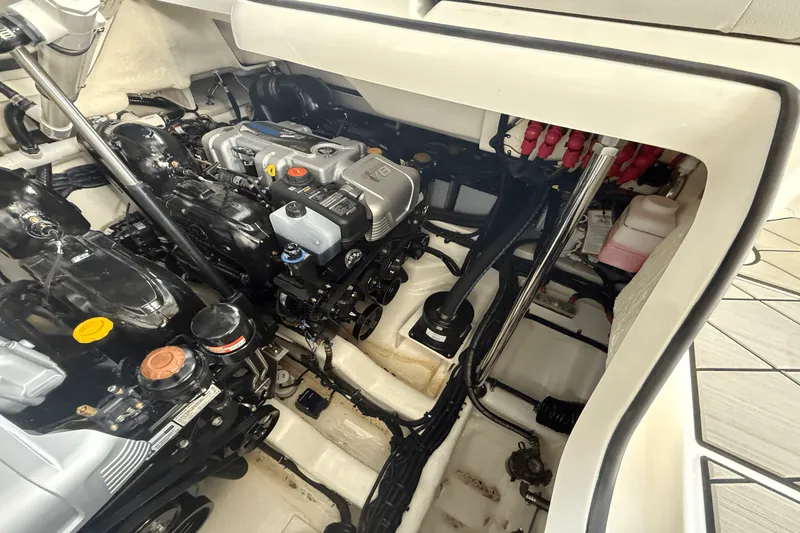 Slide: The Image of Sea Ray SLX 400 2026 - 47