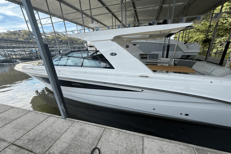 Slide: The Image of Sea Ray SLX 400 2026 - 5