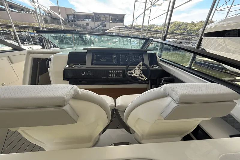 Slide: The Image of Sea Ray SLX 400 2026 - 7