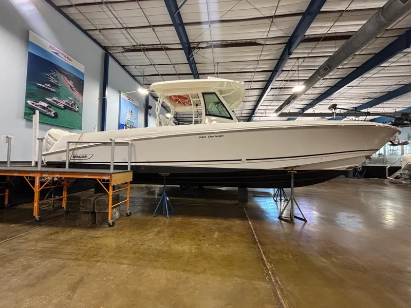The Image of Boston Whaler 350 Outrage 2022 - 0