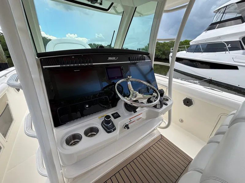 Slide: The Image of Boston Whaler 350 Outrage 2022 - 11