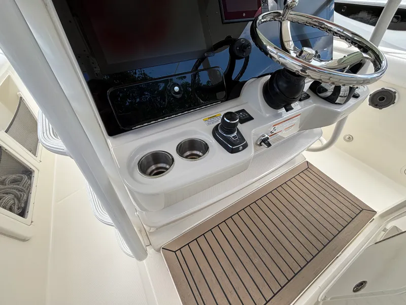 Slide: The Image of Boston Whaler 350 Outrage 2022 - 12