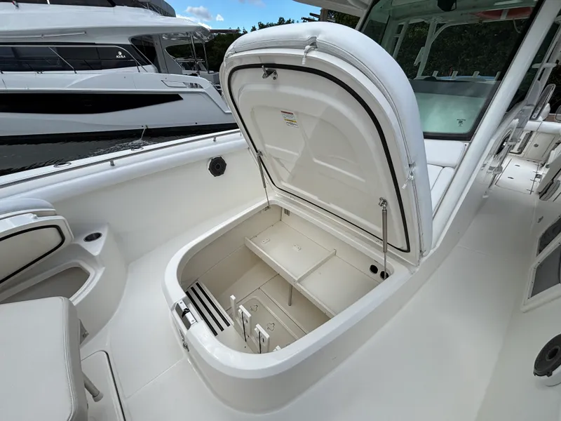 Slide: The Image of Boston Whaler 350 Outrage 2022 - 13