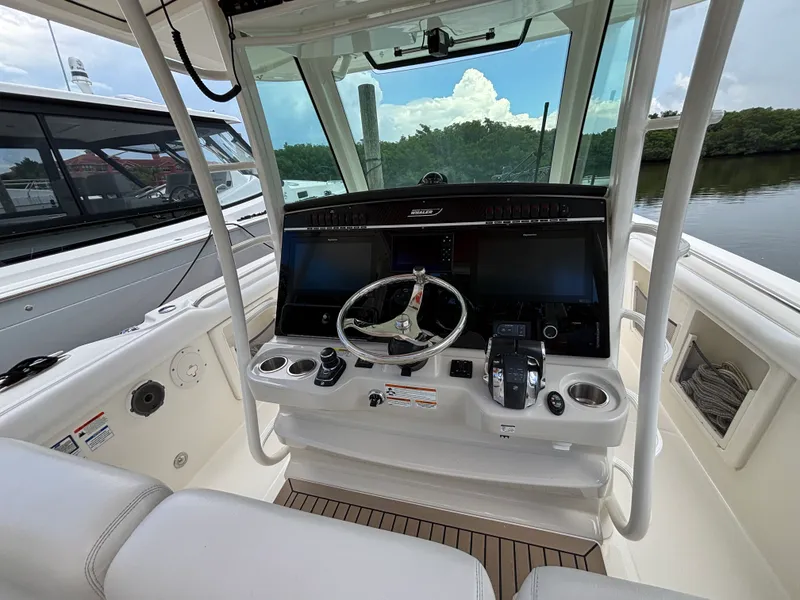 Slide: The Image of Boston Whaler 350 Outrage 2022 - 20