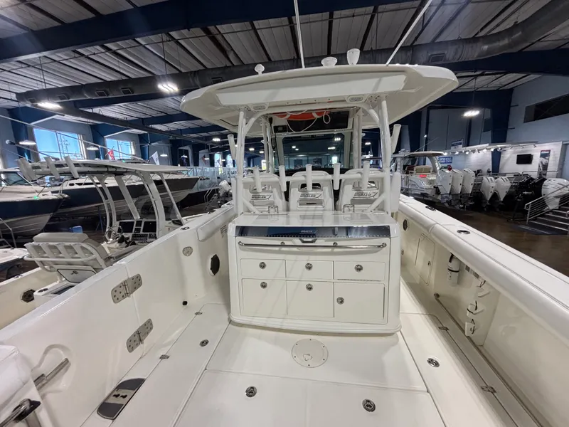 Slide: The Image of Boston Whaler 350 Outrage 2022 - 24