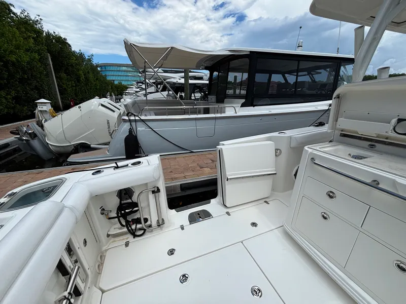 Slide: The Image of Boston Whaler 350 Outrage 2022 - 5