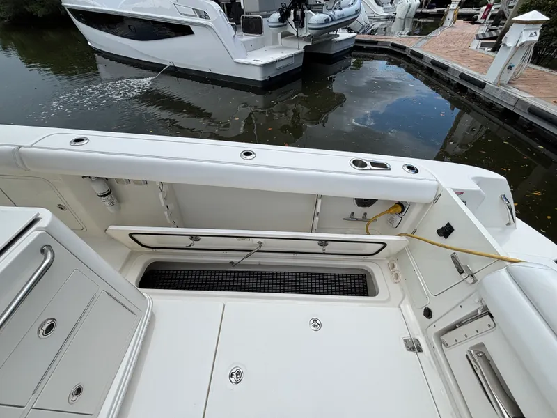 Slide: The Image of Boston Whaler 350 Outrage 2022 - 7