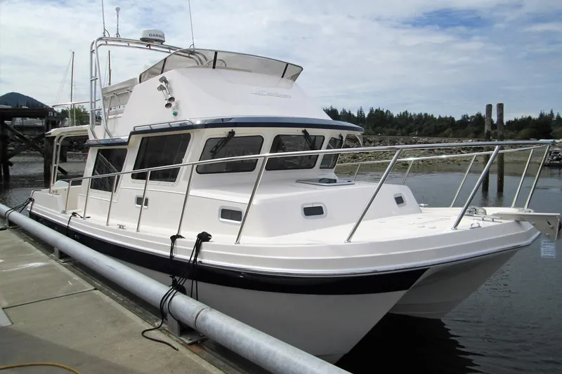 Slide: The Image of Seasport 3200 W/Optional Flybridge - 4