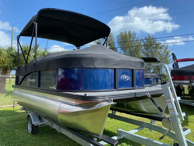 Slide: The Image of 2022 Manitou 18 Aurora LE Twin Tube 25 pontoon boat on trailer. - 1