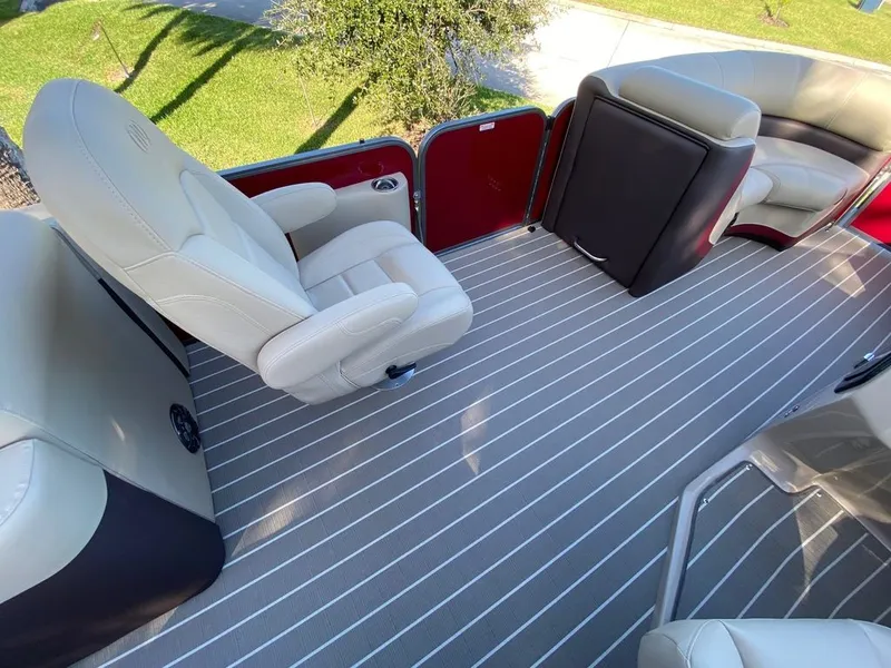 Slide: The Image of Interior of 2022 Manitou 23 Oasis SR VP pontoon boat with luxurious seating. - 14
