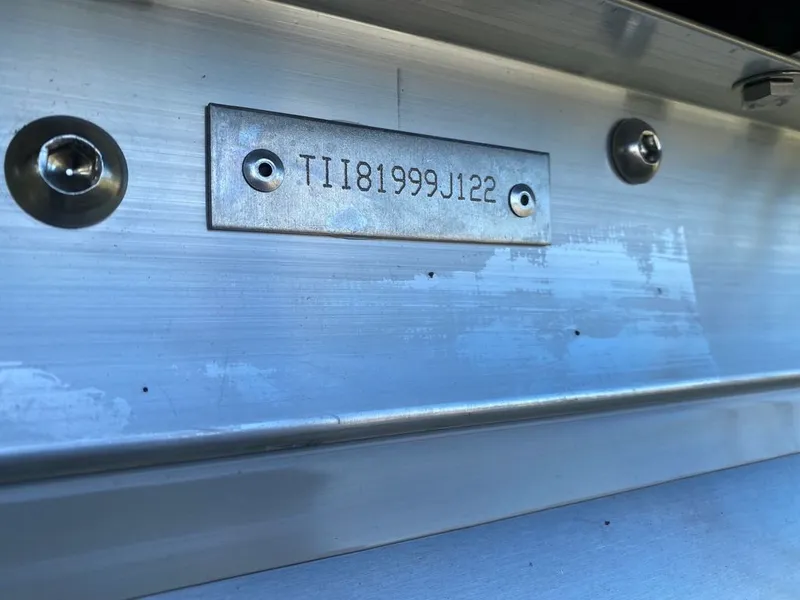 Slide: The Image of 2022 Manitou 23 Oasis SR VP serial number plate. - 27