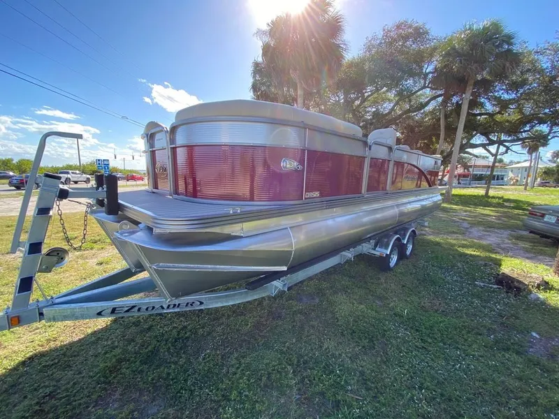 Slide: The Image of 2022 Manitou 23 Oasis SR VP pontoon boat on EZ Loader trailer. - 7