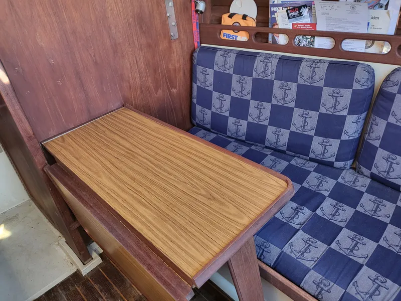 Slide: The Image of Ericson 25+ 1982 - 10