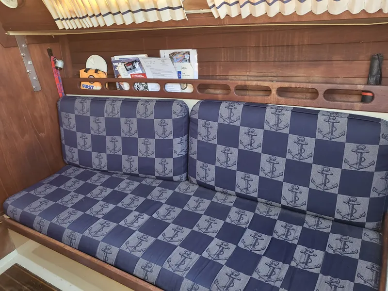 Slide: The Image of Ericson 25+ 1982 - 16