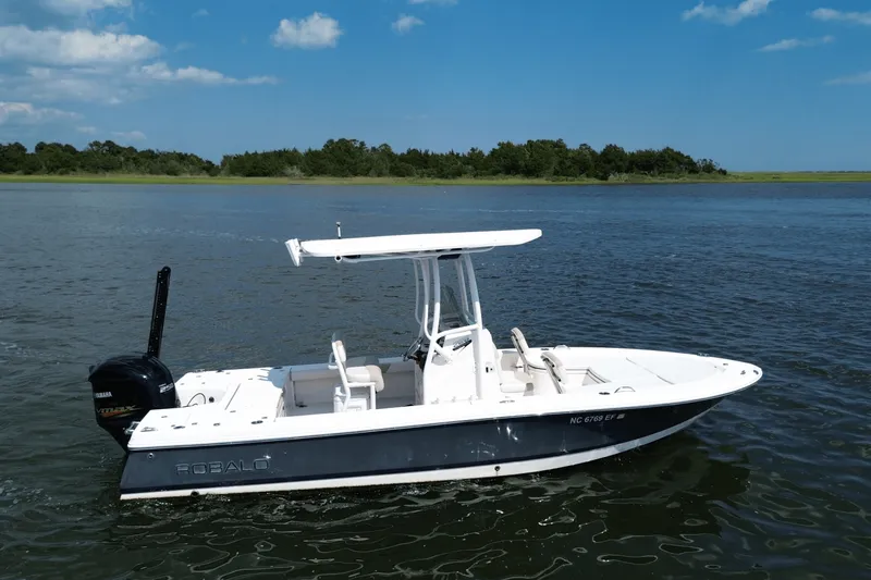 Slide: The Image of Robalo 226 CAYMAN 2017 - 16