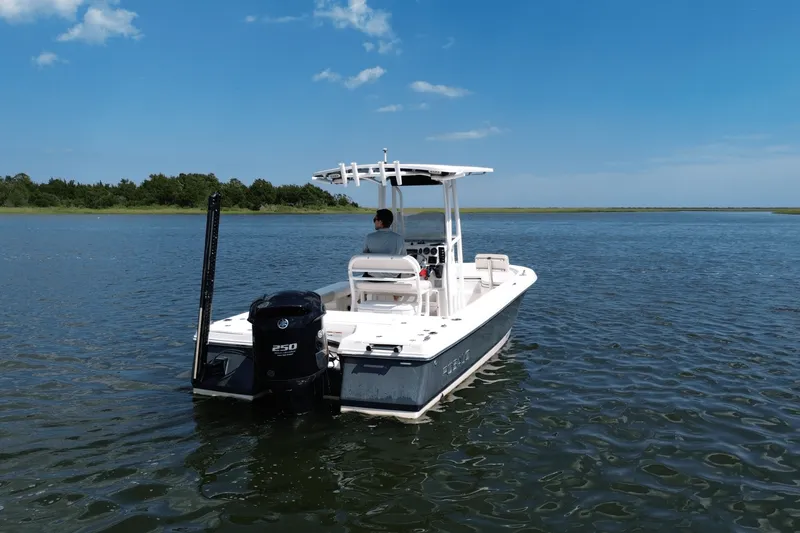 Slide: The Image of Robalo 226 CAYMAN 2017 - 17