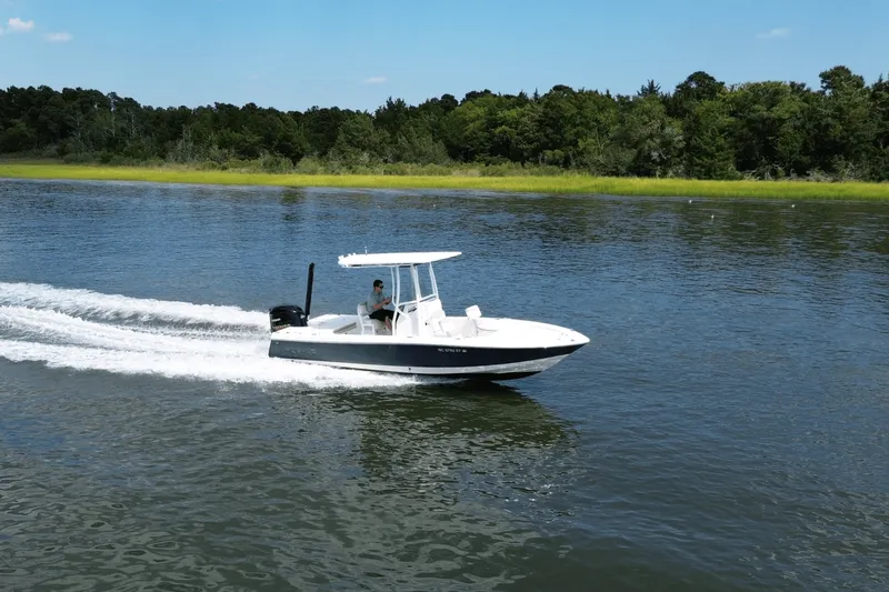 Slide: The Image of Robalo 226 CAYMAN 2017 - 19