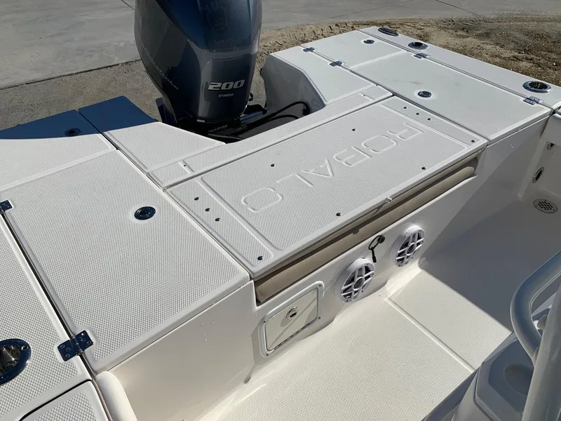 Slide: The Image of 2024 Robalo 226 Cayman boat deck with Yamaha 200 outboard motor. - 7