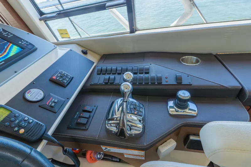 Slide: The Image of Sea Ray 510 FLY 2016 - 14