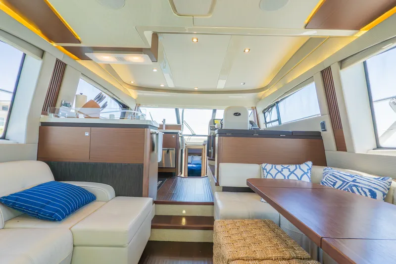 Slide: The Image of Sea Ray 510 FLY 2016 - 18