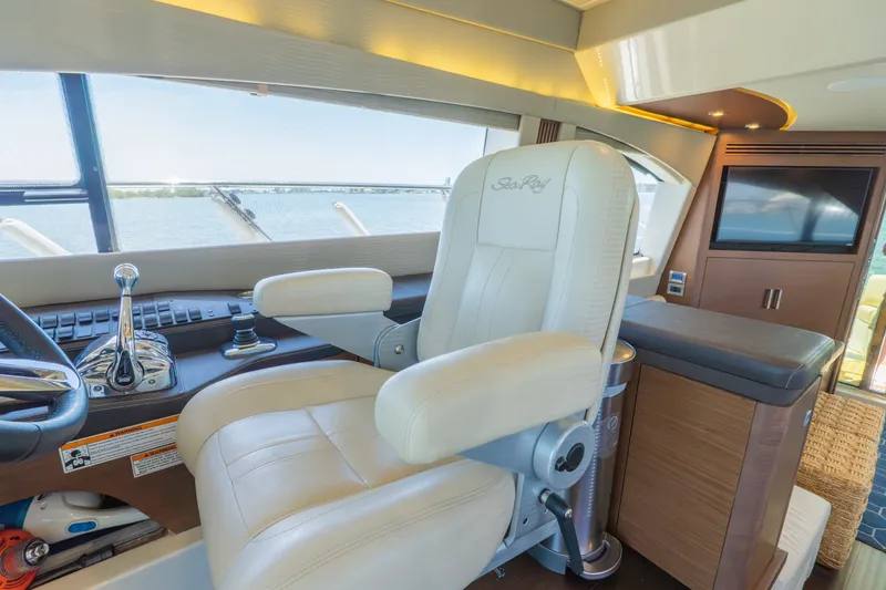 Slide: The Image of Sea Ray 510 FLY 2016 - 15