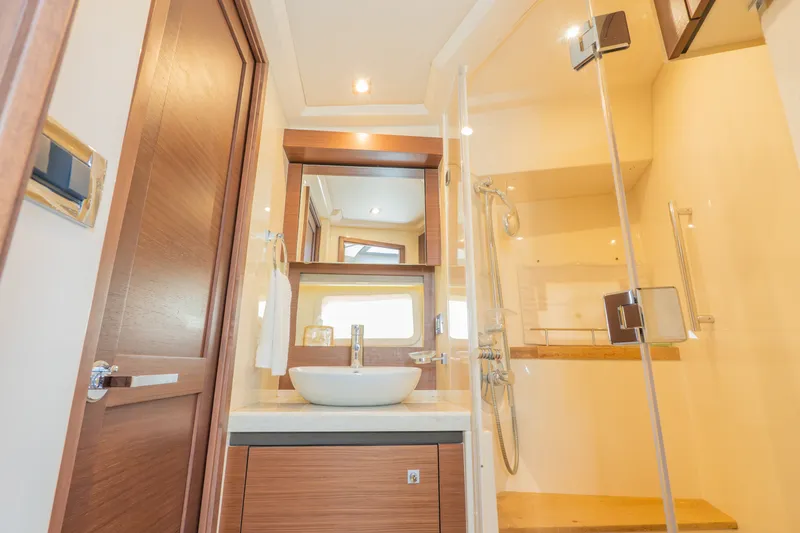 Slide: The Image of Sea Ray 510 FLY 2016 - 26