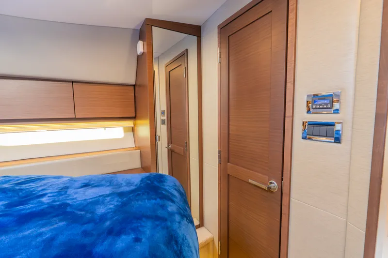 Slide: The Image of Sea Ray 510 FLY 2016 - 24