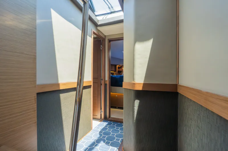 Slide: The Image of Sea Ray 510 FLY 2016 - 37