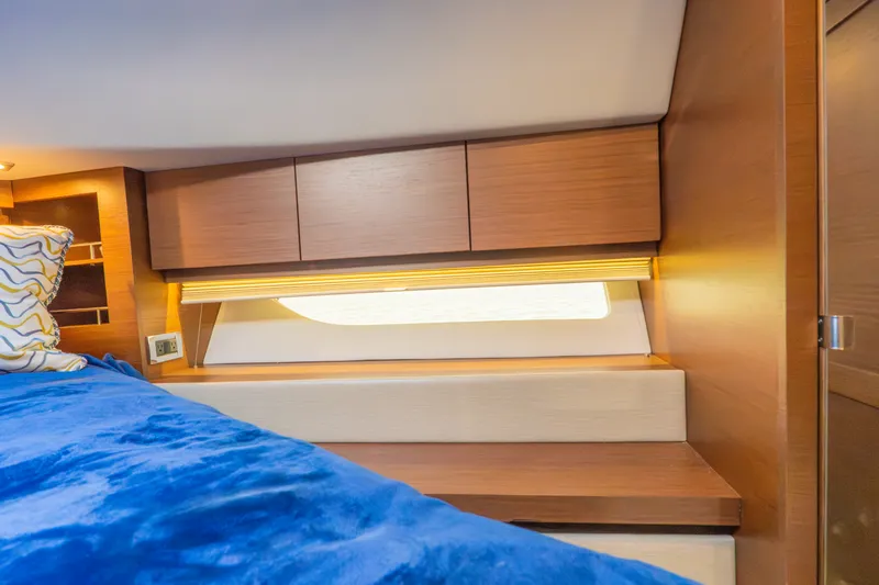 Slide: The Image of Sea Ray 510 FLY 2016 - 23