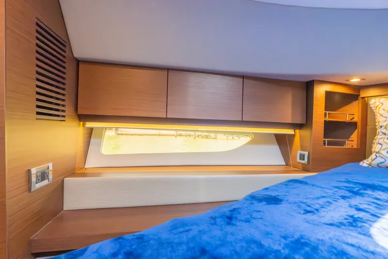Slide: The Image of Sea Ray 510 FLY 2016 - 25
