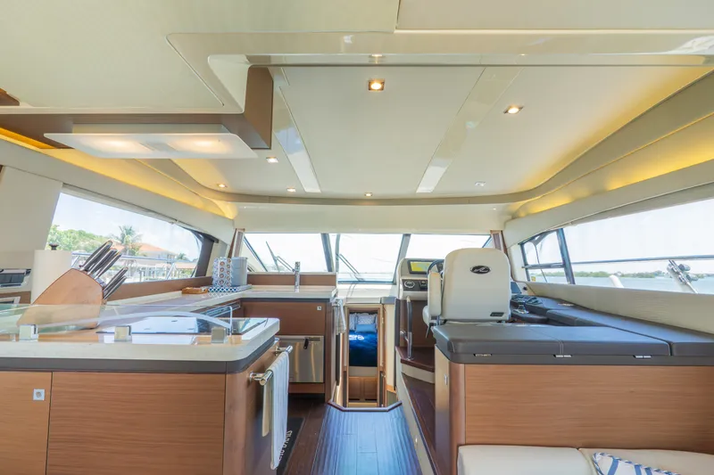 Slide: The Image of Sea Ray 510 FLY 2016 - 8