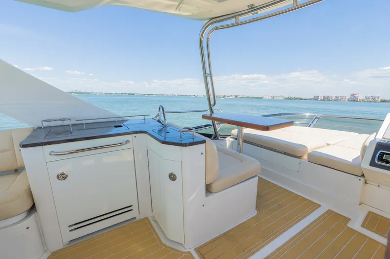 Slide: The Image of Sea Ray 510 FLY 2016 - 40