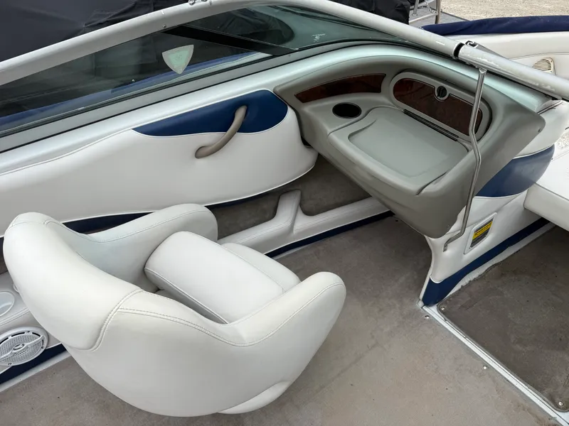 Slide: The Image of Crownline Boats 202BR 2002 - 8