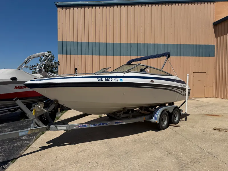 Slide: The Image of Crownline Boats 202BR 2002 - 2