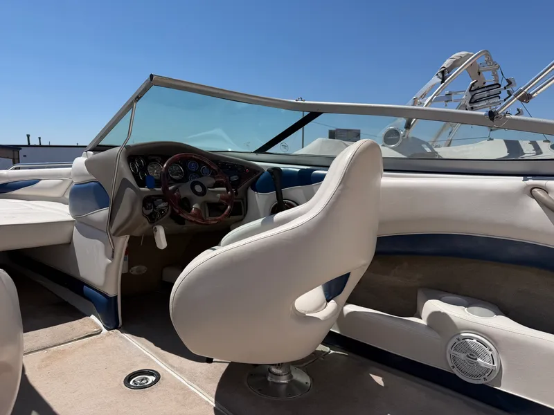 Slide: The Image of Crownline Boats 202BR 2002 - 20