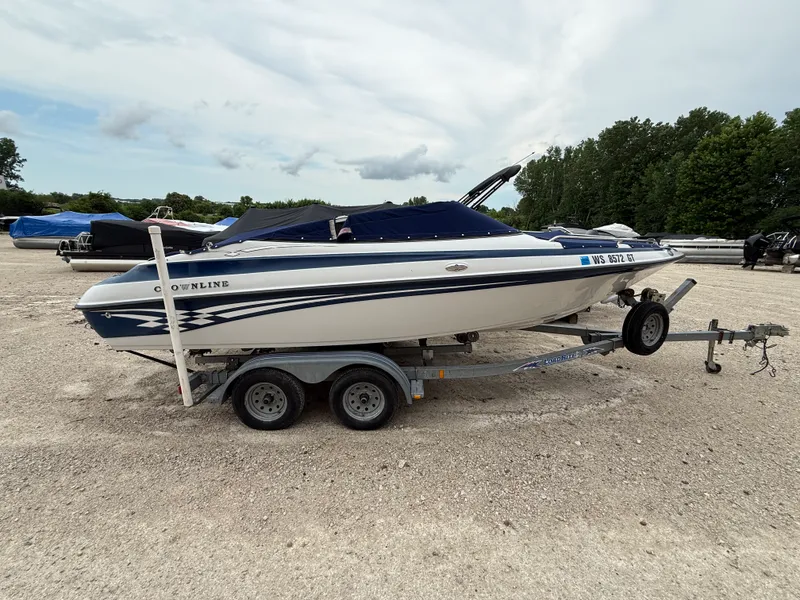Slide: The Image of Crownline Boats 202BR 2002 - 2