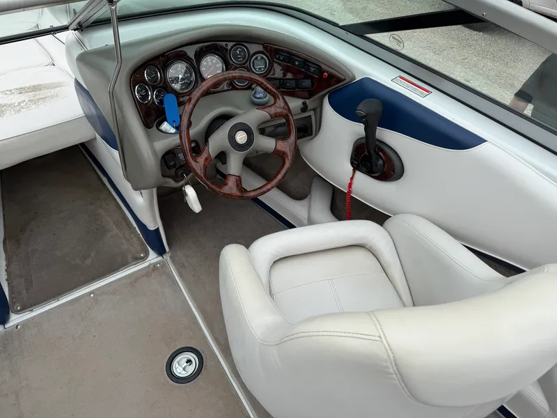 Slide: The Image of Crownline Boats 202BR 2002 - 6