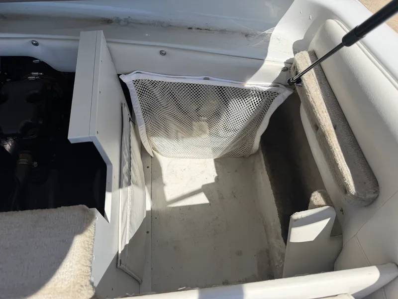 Slide: The Image of Crownline Boats 202BR 2002 - 16